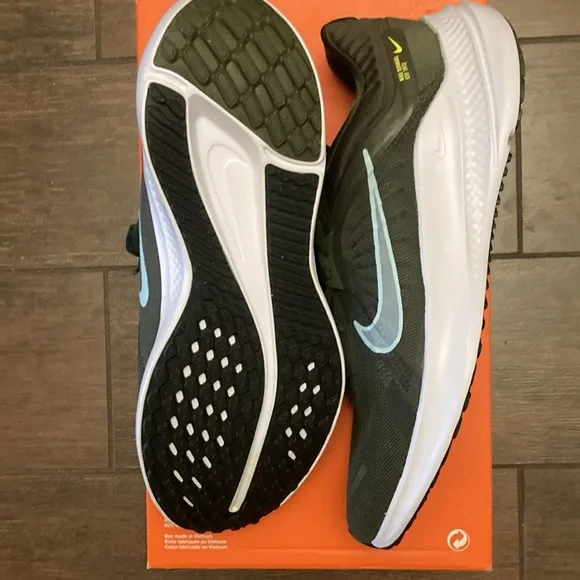 Brand New Nike Quest 5 Cargo Khaki colorway. Men’s size 8 / women’s 9.5 - Picture 3 of 4